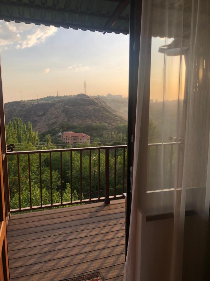 Вілла Karen'S Dom & Terrace Єреван Екстер'єр фото