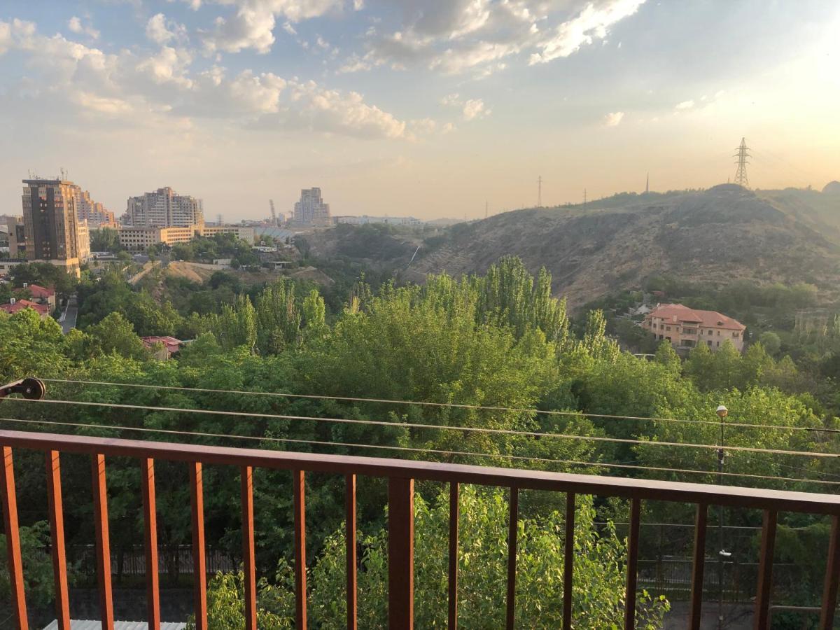 Вілла Karen'S Dom & Terrace Єреван Екстер'єр фото